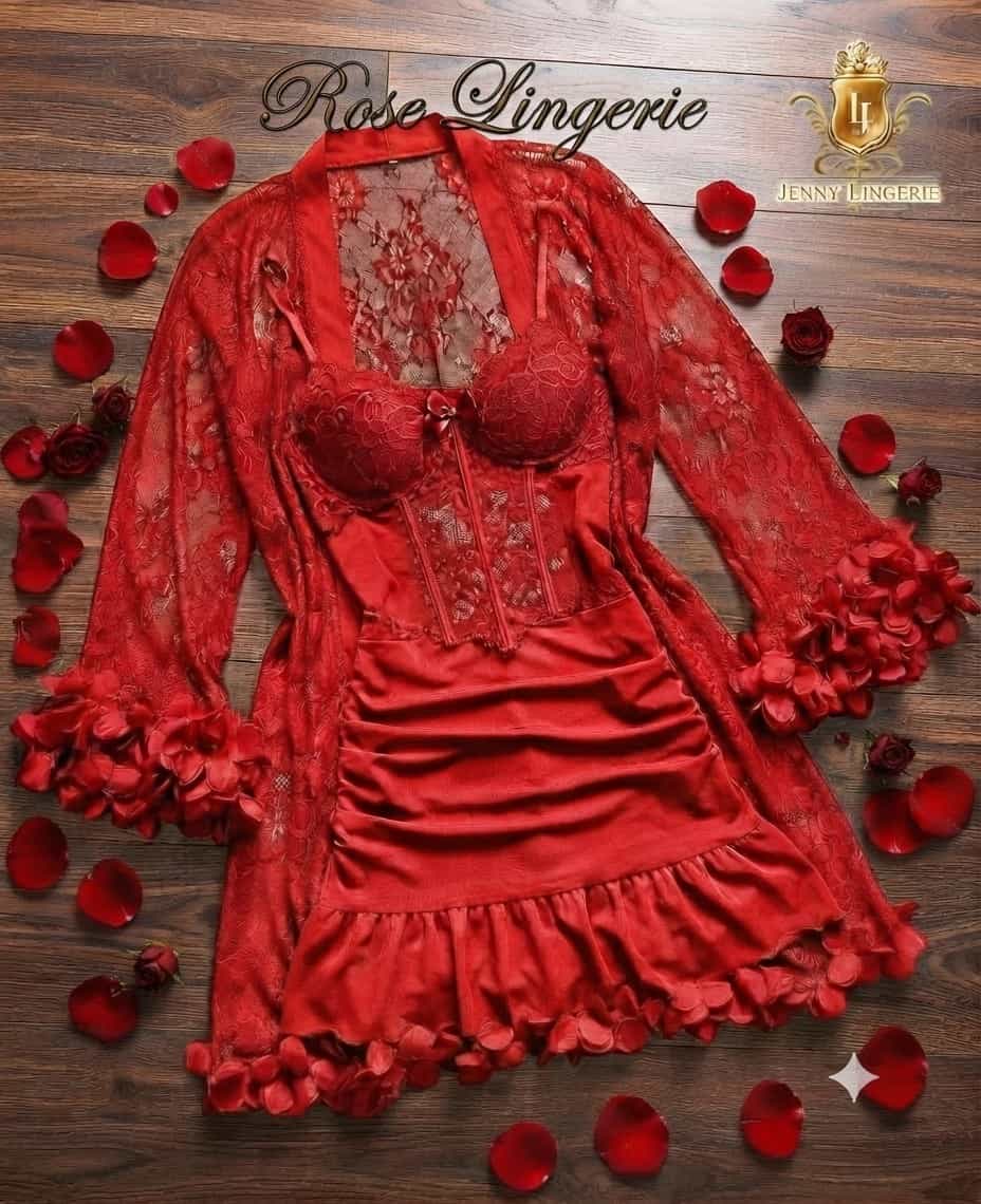 صورة أخرى: قميص نوم وروب أحمر