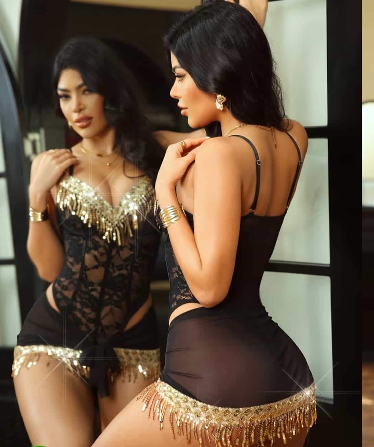 بودي لانجري أسود بتفاصيل ذهبية
